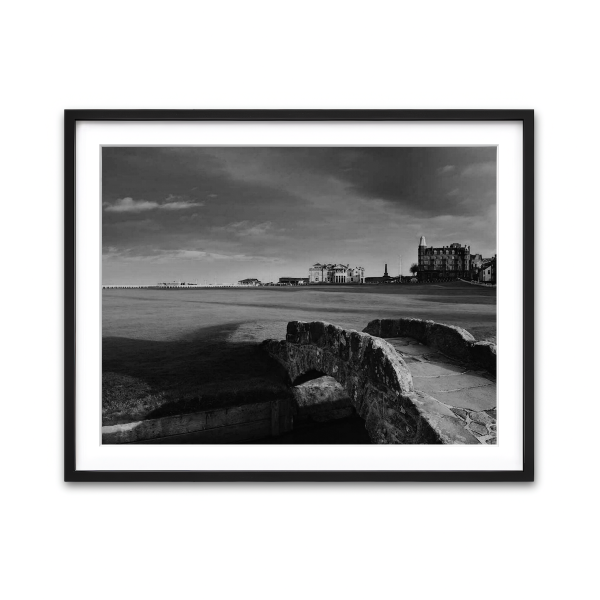 AUTO-MOCKUP WHITE | St. Andrews Old Course Grayscale | 1 Piece | Black Framed Print | group=4x3