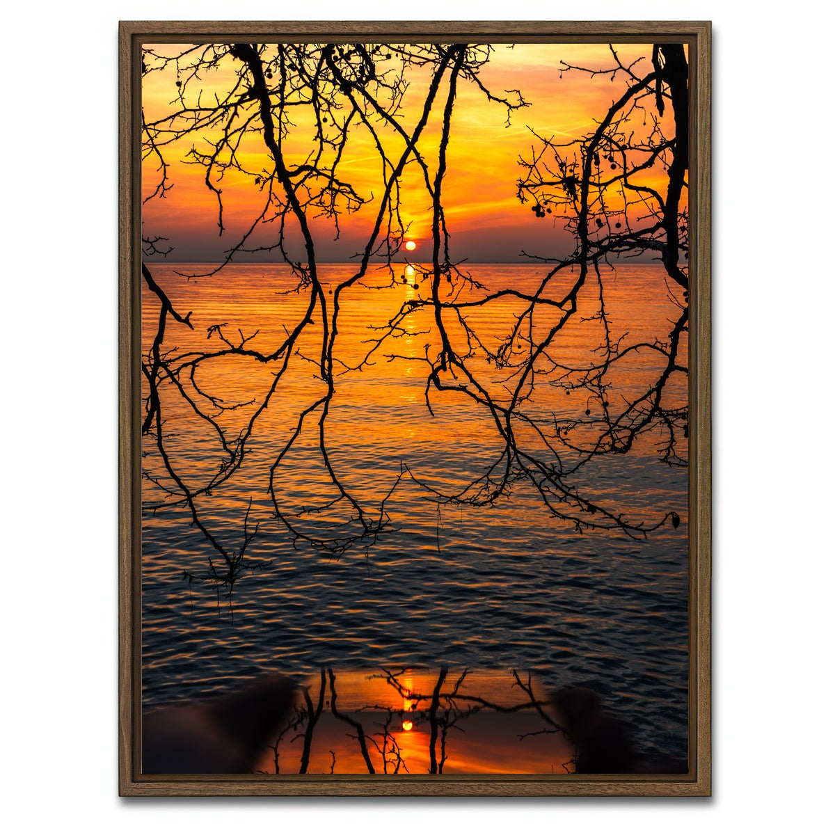 AUTO-MOCKUP WHITE | A game of reflections | 1 Piece | Walnut Framed Canvas | group=3x4