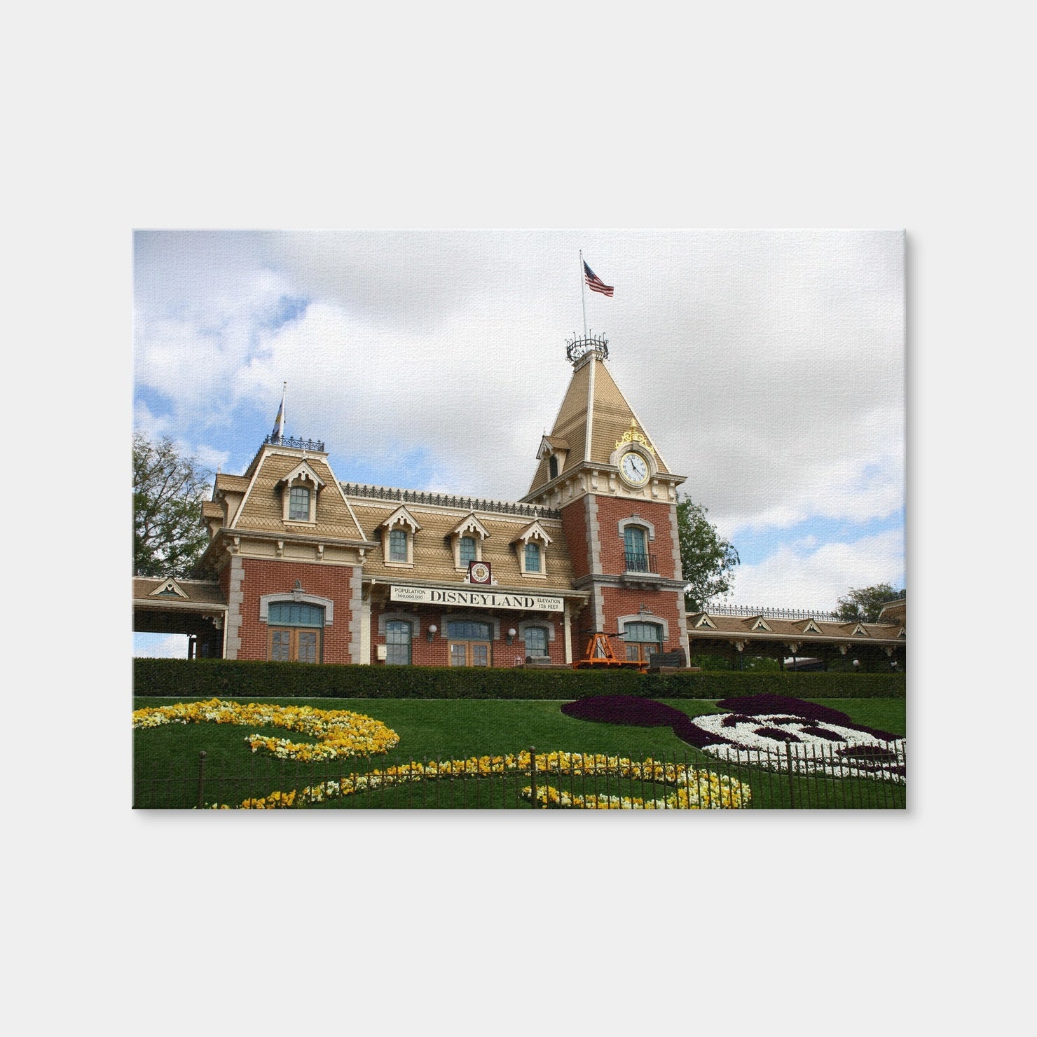 AUTO-MOCKUP WHITE | Disneyland Train Station | 1 Piece | Gallery Wrap Canvas | group=4x3