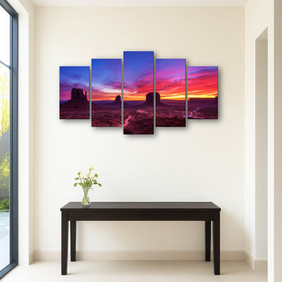 AUTO-MOCKUP ROOM | Sunrise over Monument Valley