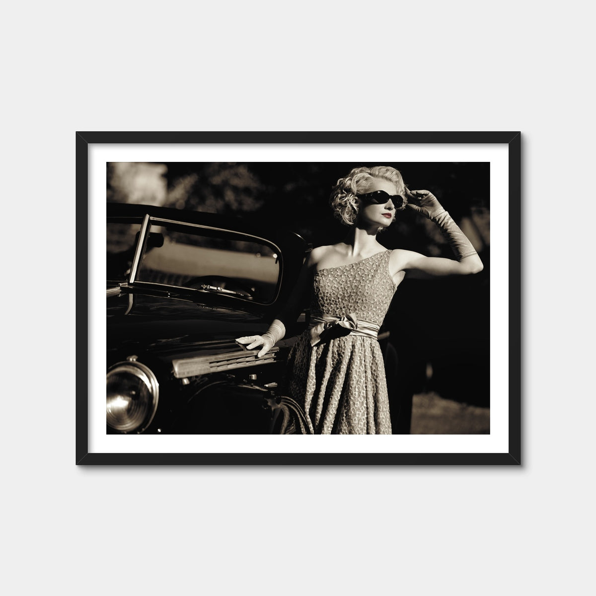 AUTO-MOCKUP WHITE | Woman and Retro Car | 1 Piece | Black Framed Print | group=4x3